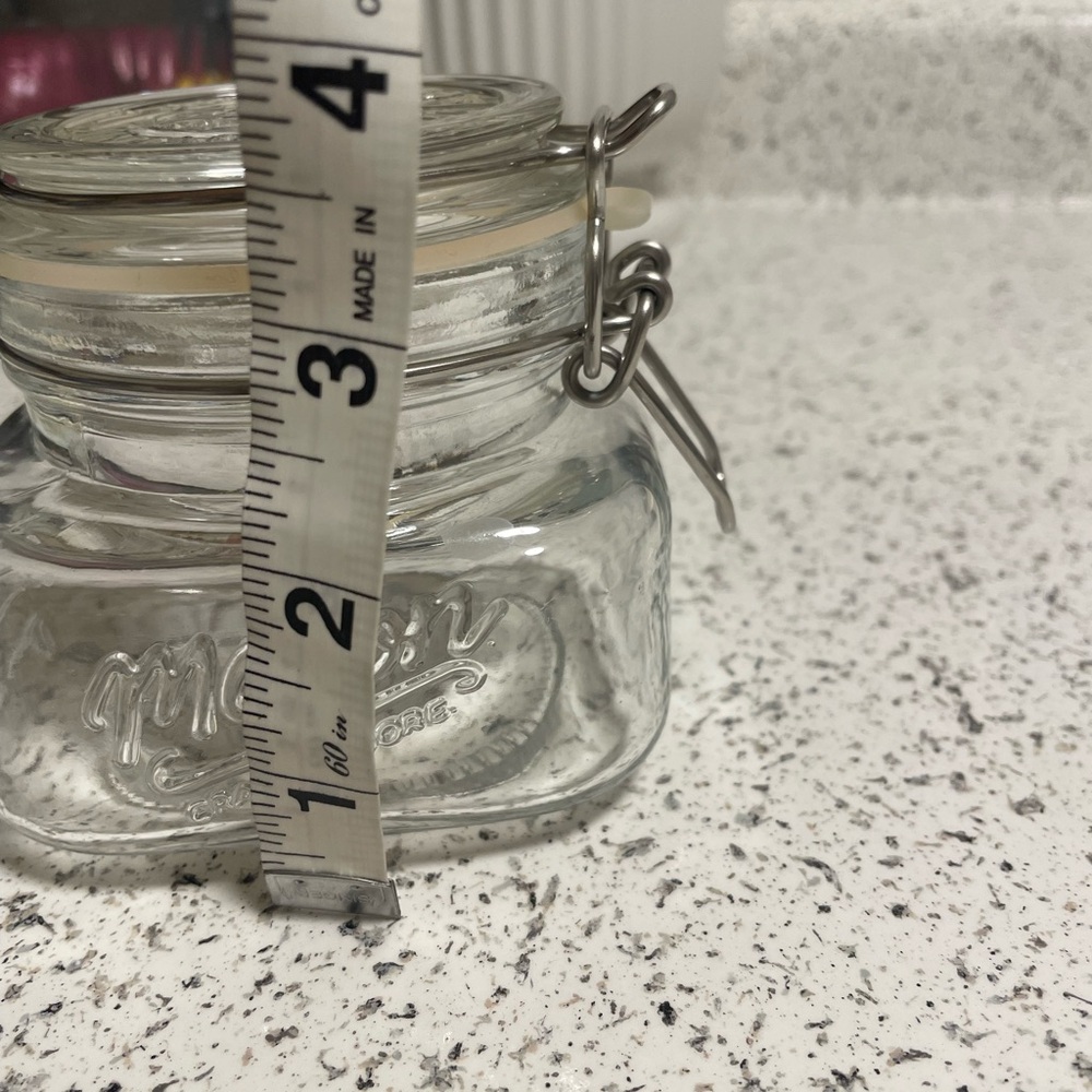 6 Mason jars with clamp lids